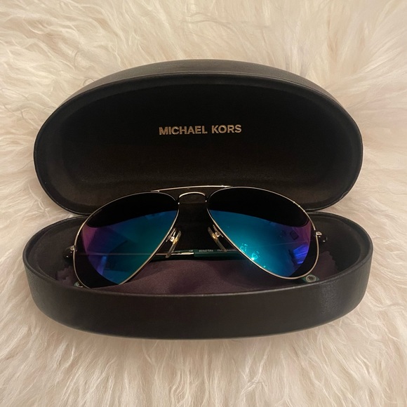 Michael Kors aviator sunglasses. Gold frame, reflective lens - Picture 4 of 4